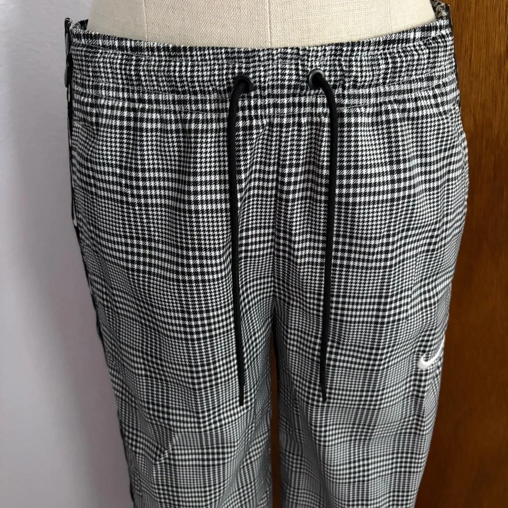 NIKE sz XS Houndstooth Black White Gray Tearaway Pants CK0543